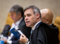 Mendonça vota contra condenação de Zambelli por porte ilegal de arma