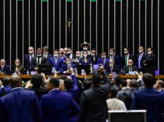 Bolsonaristas ocupam mesas da Câmara e do Senado em protesto contra a prisão do ex-presidente – CartaCapital