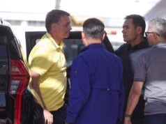 Jair Bolsonaro deixa Solar de Brasília e chega a hospital para exames