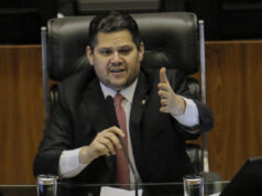 Alcolumbre tenta debelar obstrução e chama reunião de líderes