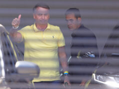 Moraes determina reforço de policiamento na casa de Bolsonaro