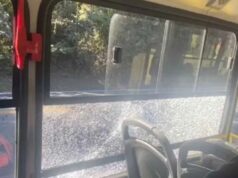 Passageira fica ferida após ônibus ser atingido por pedra em MG