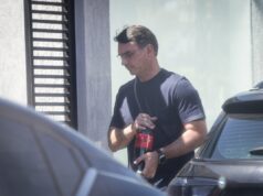 Flávio diz que Bolsonaro é “preso político” e o visita no Dia dos Pais