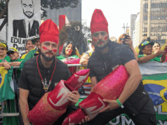 Fantasias, provocações e apoio aos EUA marcam ato bolsonarista na Paulista