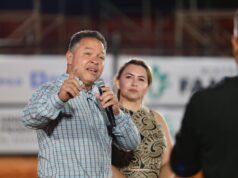 Prefeitura de Rondonópolis | Prefeito prestigia abertura do rodeio e homenageia homem do campo