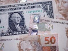 Dólar cai, e Bolsa sobe mais de 2% com fala de Powell sobre juros nos EUA