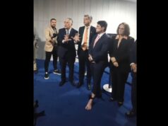 Marcos do Val “amordaçado” exibe tornozeleira determinada por Moraes