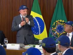 Lula e ministros exibem boné em reunião: “O Brasil é dos Brasileiros”