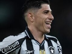 Botafogo goleia Bragantino com 1º gol de Danilo e pintura de Savarino