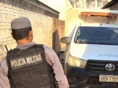 Ex-namorado de adolescente que estava com vítima é suspeito de matar atual dela com 10 facadas