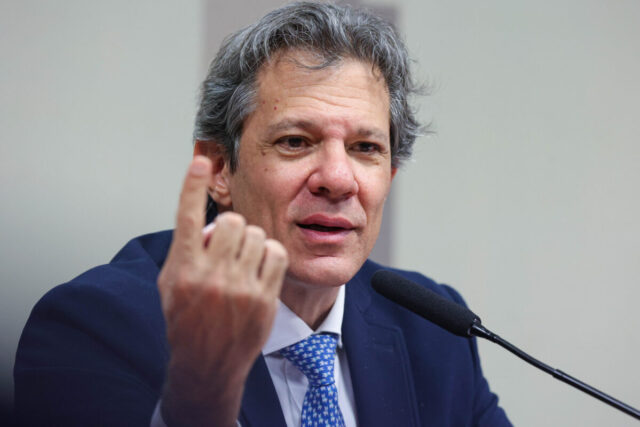 1758733547_Ministro-da-Fazenda-Fernando-Haddad-e-ouvido-pela-comissao-mista-que-analisa-a-Medida-Provisoria-MP.jpeg