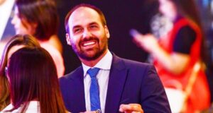 Ação de filho 03 pode levar Bolsonaro de volta à penitenciária