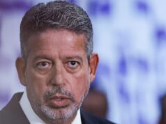 Lira atribui texto da isenção do IR ao diálogo e critica “politicagem”