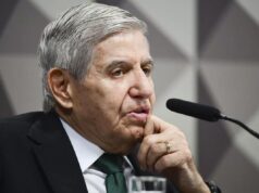 Moraes autoriza defesa de Heleno a usar slides em julgamento no STF