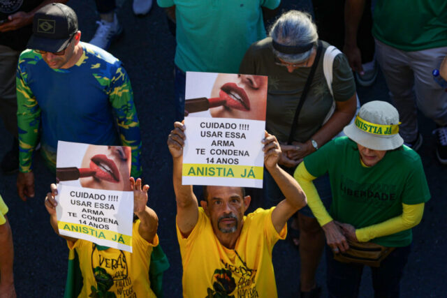 Bolsonaristas-marcham-pela-Esplanada-dos-Ministerios-em-manifestacao-pedindo-anistia-aos-envolvidos.jpeg