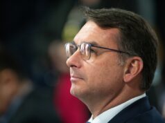 Flávio Bolsonaro compara ministros a hienas que atacaram “leão” Fux