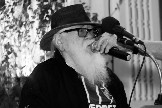Hermeto-Pascoal-com-a-blusa-do-Fluminense.jpg