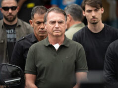 Bolsonaro volta para prisão domiciliar após procedimento médico