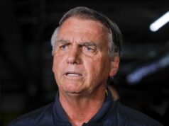 Bolsonaro passa por nova cirurgia, agora para aplacar soluços