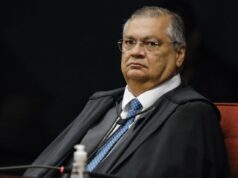 Dino acompanha Moraes e vota por manter prisão de Bolsonaro