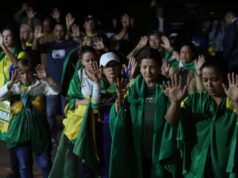 Apoiadores fazem vigília na porta de Bolsonaro em 2º dia de julgamento