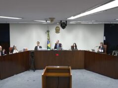 Dino descumpre combinado, Fux reclama e Moraes diz: “Pedido a mim”