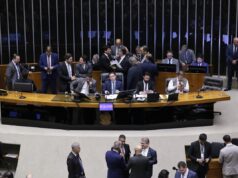 Deputados se desculpam por votarem a favor da PEC da Blindagem