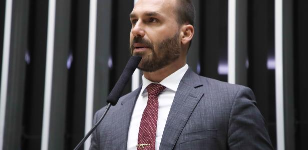 eduardo-bolsonaro-no-plenario-da-camara-em-2024-1754414187462_v2_615x300.jpg