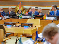 Reunião para discutir democracia na ONU deixa EUA de fora