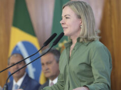 Gleisi quer ação de ministros do governo contra projeto de anistia