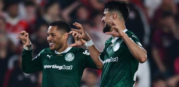 vitor-roque-e-flaco-lopez-comemoram-gol-do-palmeiras-sobre-o-river-plate-em-duelo-da-libertadores-17.jpeg