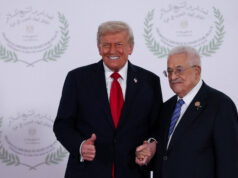 Trump cumprimenta e posa ao lado de Abbas no Egito – 13/10/2025 – Mundo