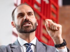 Eduardo Bolsonaro faltou a mais de 70% das sessões da Câmara este ano
