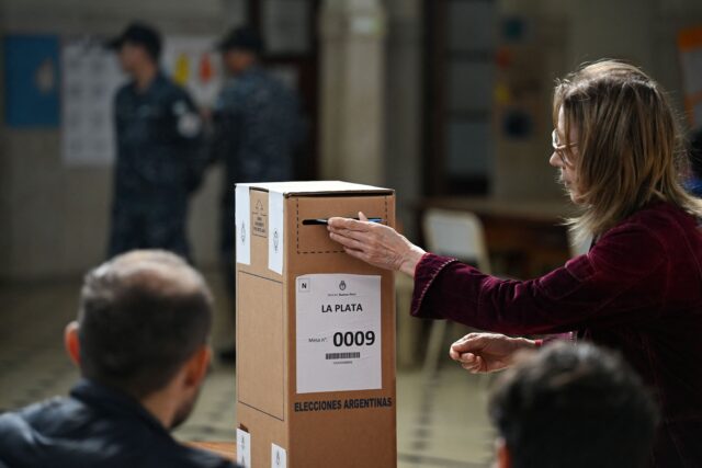 2025-10-26T123920Z_608778941_RC2OJHAFOII9_RTRMADP_3_ARGENTINA-ELECTION.jpeg