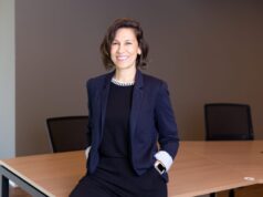 Evento discute impacto do câncer de mama na carreira e promove debates sobre reconstrução profissional