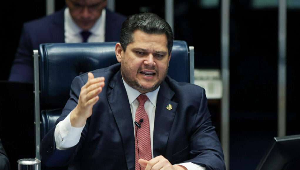 Davi-Alcolumbre-adia-a-pedido-Weverton-Rocha-a-votacao-do-Projeto-de-Lei-Complementar-PLP-1922023-qu.jpeg