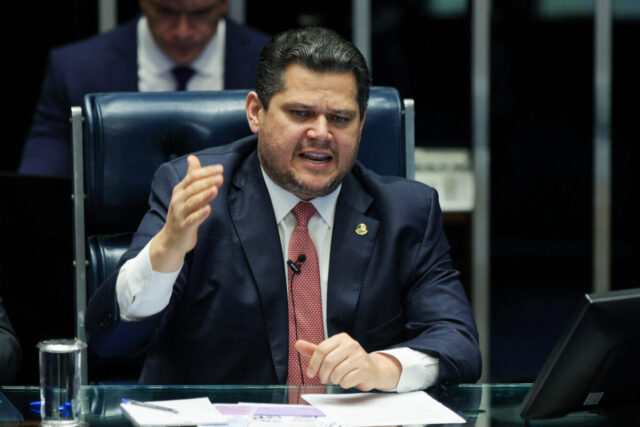Davi-Alcolumbre-adia-a-pedido-Weverton-Rocha-a-votacao-do-Projeto-de-Lei-Complementar-PLP-1922023-qu.jpeg