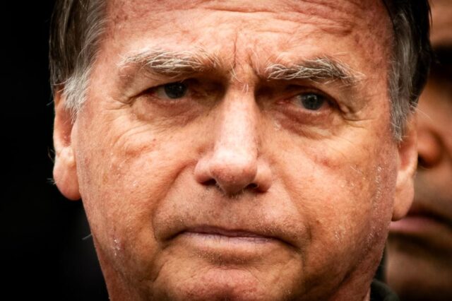 Jair-Bolsonaro-deixou-o-Hospital-DF-Star-em-Brasilia-onde-realizou-um-pequeno-procedimento-dermatolo.jpeg