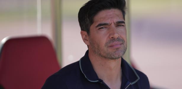 abel-ferreira-do-palmeiras-em-jogo-contra-o-sao-paulo-pelo-brasileirao-1759691396229_v2_615x300.jpg