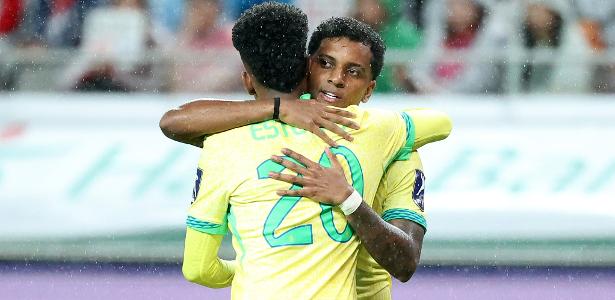 estevao-e-rodrygo-se-abracam-apos-gol-do-brasil-sobre-a-coreia-do-sul-em-amistoso-1760098948057_v2_6.jpeg