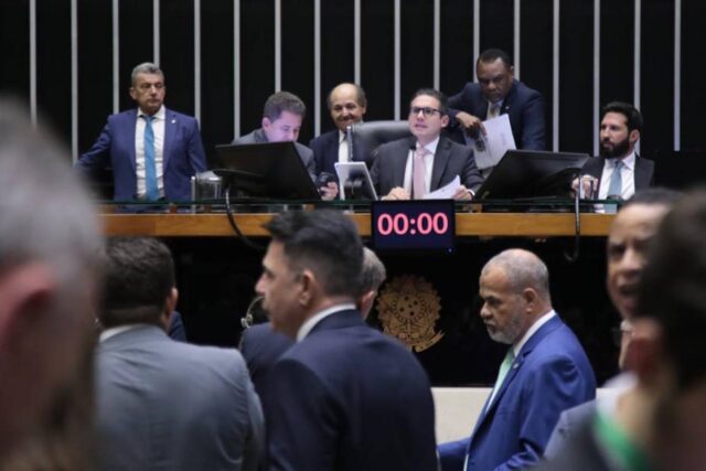 hugo-motta-plenario-camara-dos-deputados.jpg