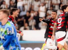 Flamengo vence Botafogo e segue na caça ao líder Palmeiras