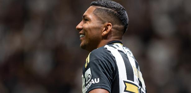 rony-comemora-gol-em-atletico-mg-x-sport-duelo-do-brasileirao-1759967447299_v2_615x300.jpg