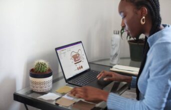 Reforma administrativa propõe 1 dia de home office por semana. Entenda