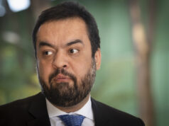 Pedido de vista suspende julgamento sobre cassação de Castro no TSE