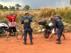 Trio é flagrado soltando pipas com linha chilena, uma semana após morte de criança