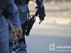 Homem com passagens por furto é preso por espancar a própria filha de 25 anos