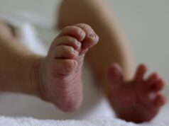 Pai é condenado a 30 anos de prisão por assassinar o próprio filho de 4 meses em Cuiabá