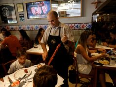 Alimentos perdem força no IPCA-15 e reforçam aposta em corte da Selic em janeiro