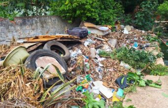 Comitê de enfrentamento aos alagamentos realiza ação emergencial após drenagem ser comprometida por descarte irregular de resíduos – Comitê de enfrentamento aos alagamentos realiza ação emergencial após drenagem ser comprometida por descarte irregular de resíduos